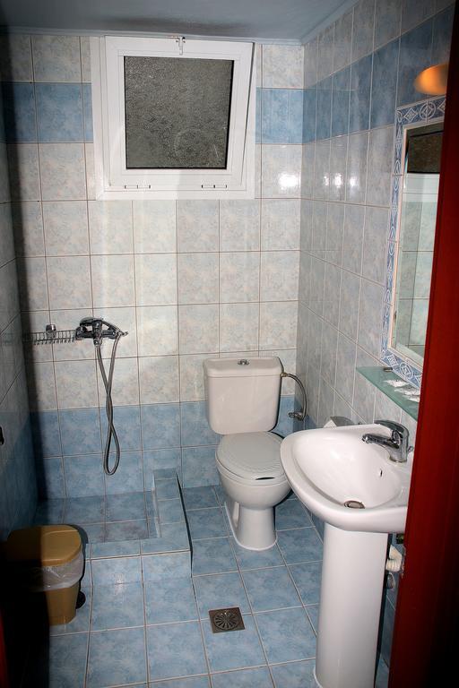 Johny'S Studios Принос Экстерьер фото